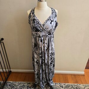 Essentials by Milano Maxi Dress Size Medium